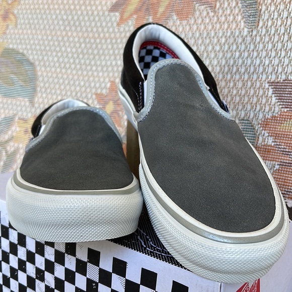 Vans Men’s Skate Slip-On
Reflective Black/Grey
VN0A5FCAN42
Sneakers - Picture 7 of 16